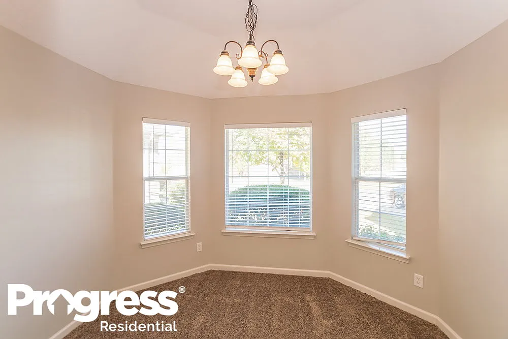 4 bed, 2.0 bath, 1725 sqft, $1,995 — Photo 3