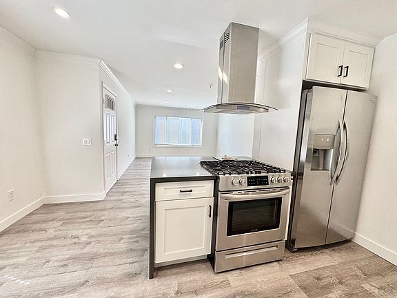 2nd image of 623 Walnut Ave #5