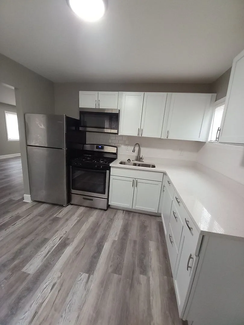 2073 Williams St photo 1
