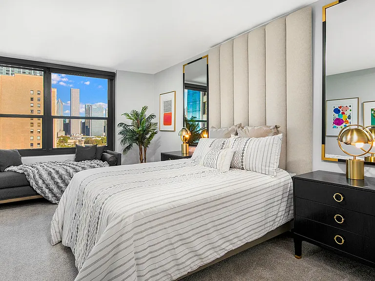 A fixture of the Chicago skyline, Eleven Thirty provides studio, one-, and two-bedroom pet-friendly residences. Choose from layouts ranging from 430 to 1,150 square feet, each with its own unique view