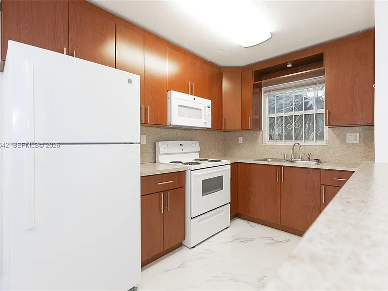 1060 NE 78th Street Rd #3 — Photo 3