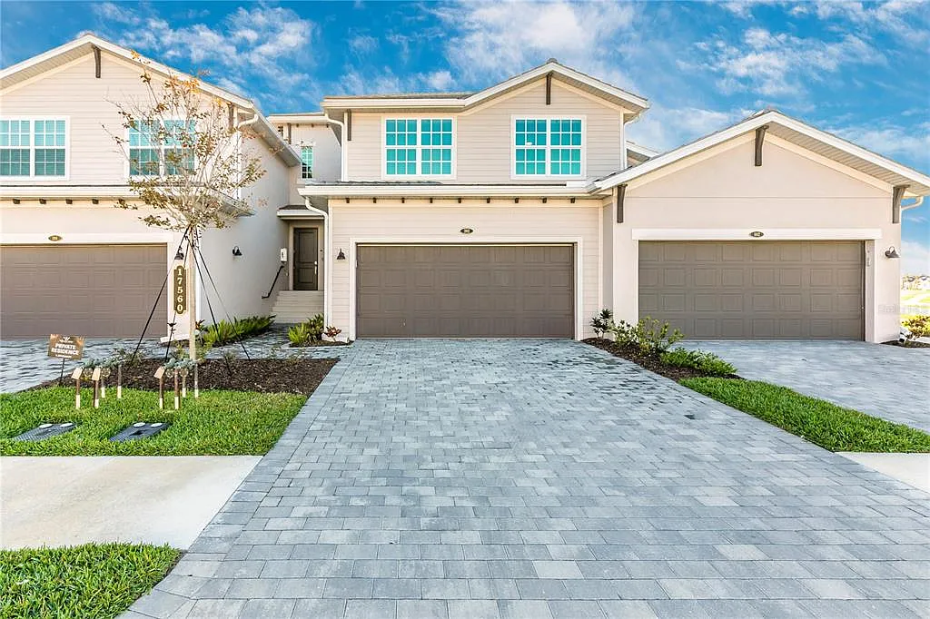 3 bed, 2.0 bath, 2294 sqft, $3,000 — Photo 1