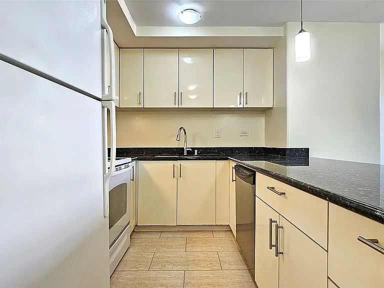 2499 Kapiolani Blvd #401 — Photo 4