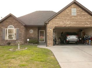 67 Aviation Dr, Rossville, GA 30741