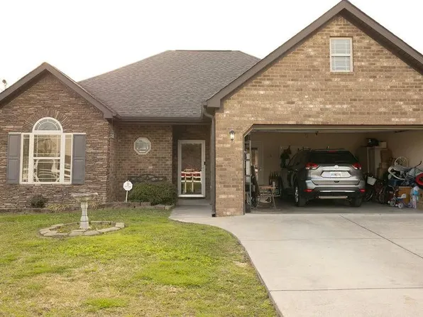 67 Aviation Dr, Rossville, GA 30741