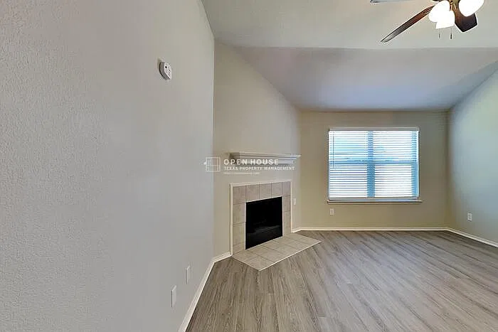 4 bed, 2.0 bath, 1960 sqft, $2,450 — Photo 4