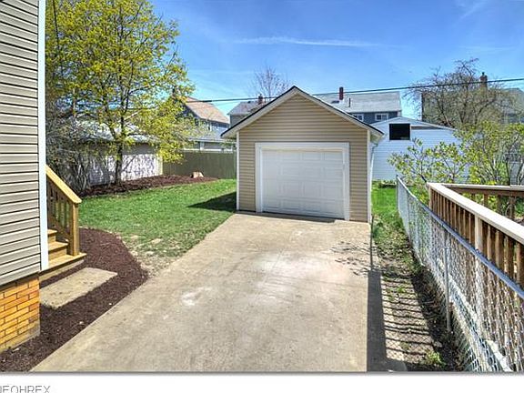 3rd image of 1223 Gladys Ave