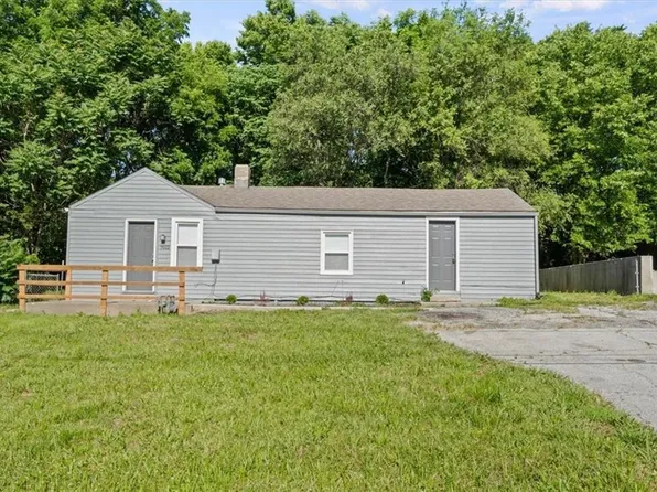 7012 NE Kranz Rd, Gladstone, MO 64118