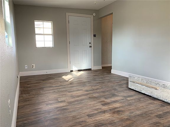 5th image of 400 Symes St #B