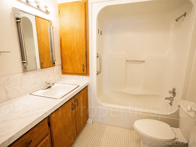 1119 S Florence Ave — Photo 28
