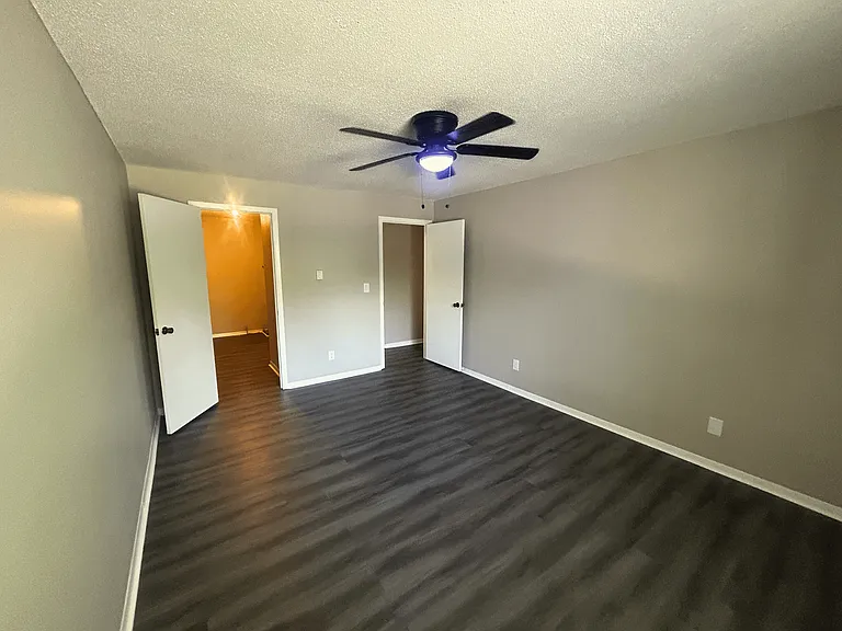 Willow Knolls Apartments — Photo 7