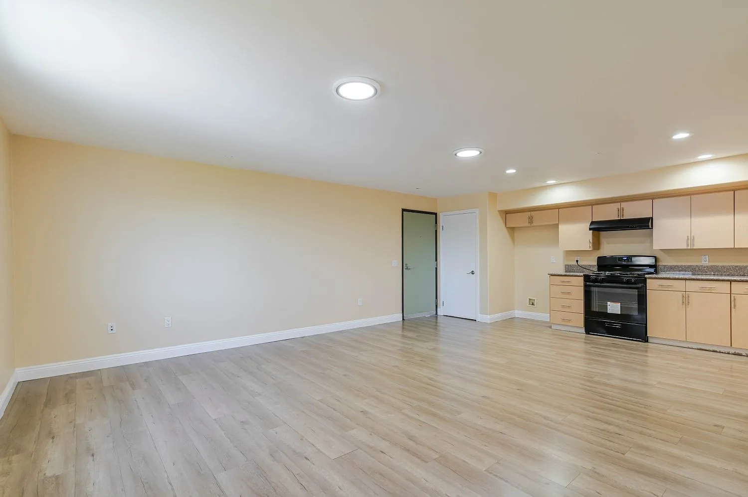 2 bed, 1000 sqft, $2,600 — Photo 4