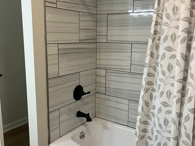 Lochwood Apartments — Photo 12