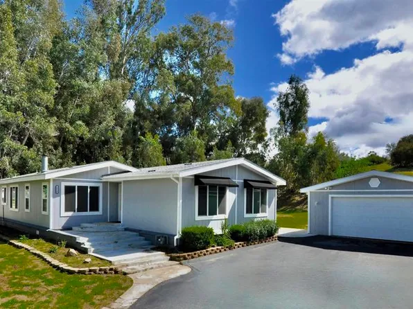 1526 S Stage Coach Ln, Fallbrook, CA 92028