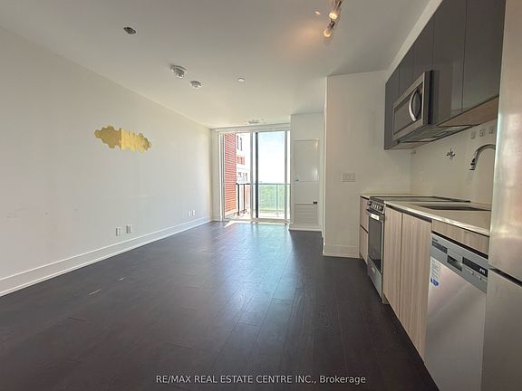 3rd image of 3100 Keele St #723