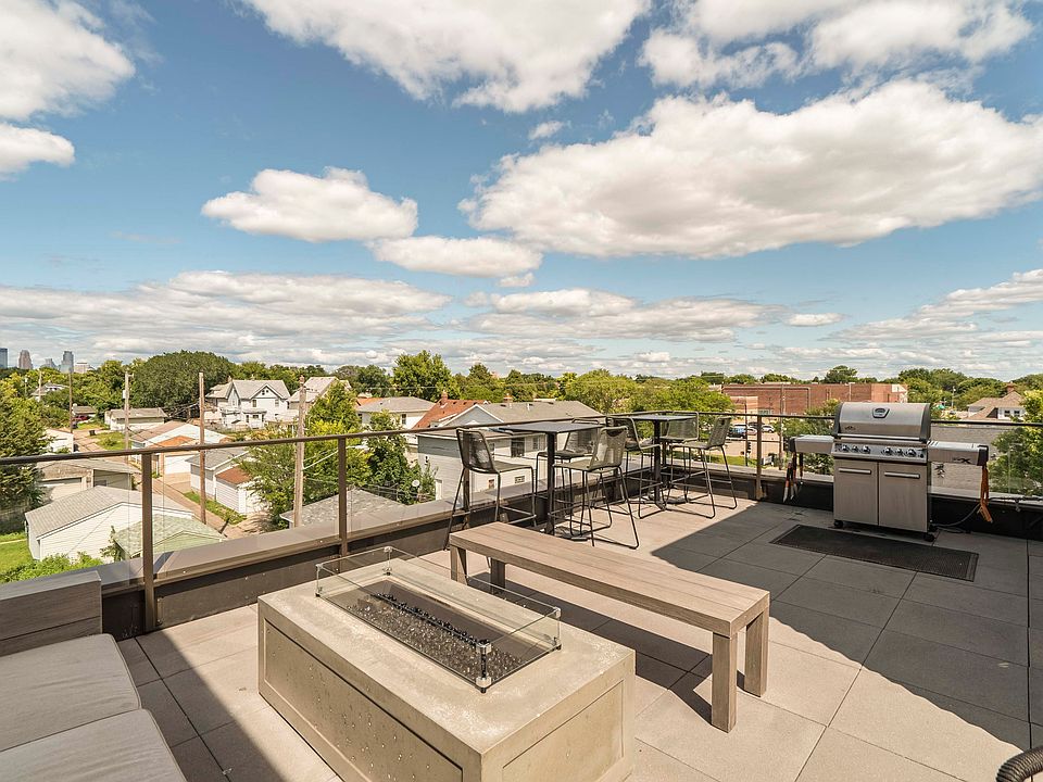 Grab some friends and food, then head to our rooftop patio for the perfect evening get together.