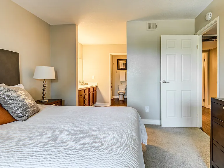 Mission Trails Apartments — Photo 28