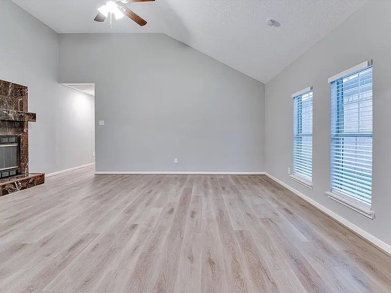 9407 Stockwell Dr — Photo 10
