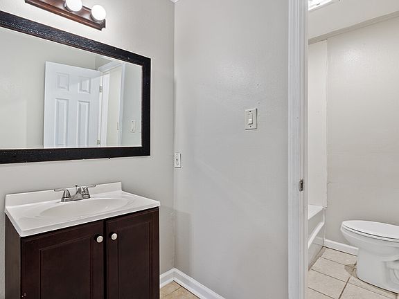 1413-SAGE-BATHROOM1_01172023