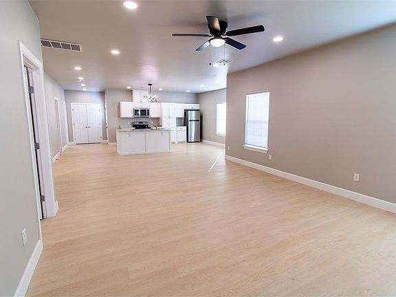 2nd image of 220 SE 42nd St