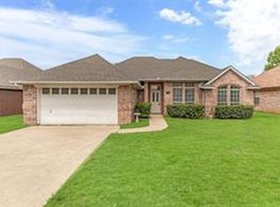 9229 Meandering Dr, North Richland Hills, TX 76182