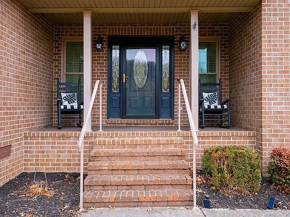 3rd image of 211 Amanda Dr