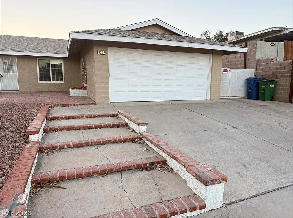 3 bed, 2.0 bath, 1231 sqft, $2,100 — Photo 2