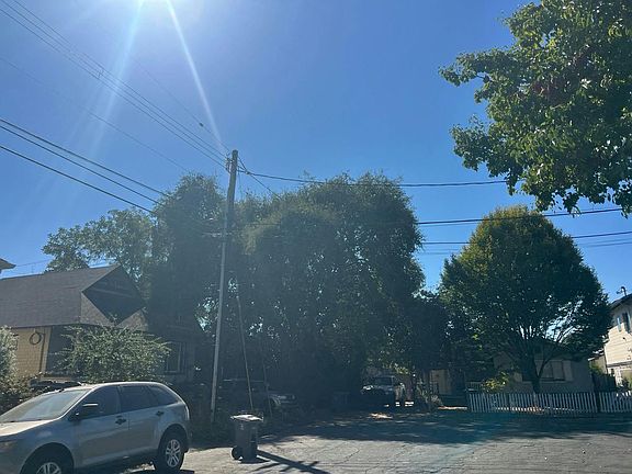 5th image of 222 W 7th St