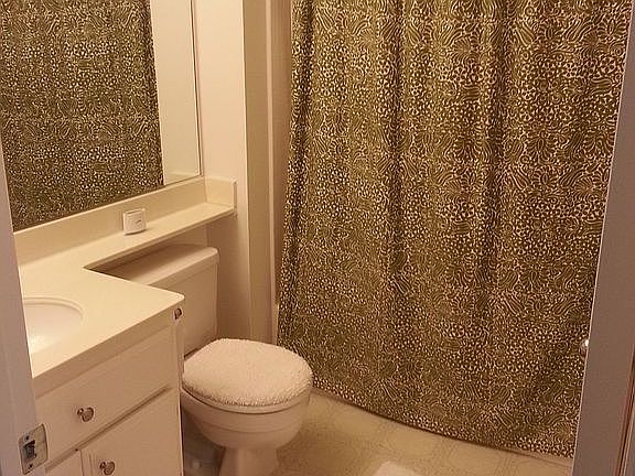 Guest Full Bath