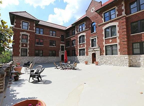 4th image of 7521 Buckingham Dr APT 2E