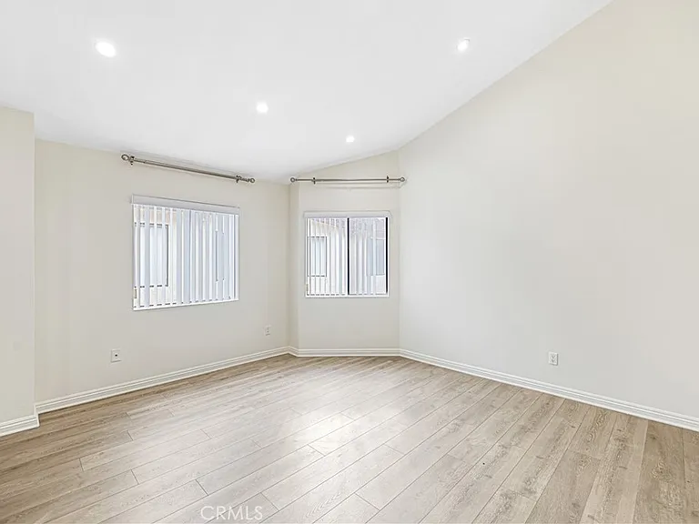 1132 Elm Ave #211 — Photo 4