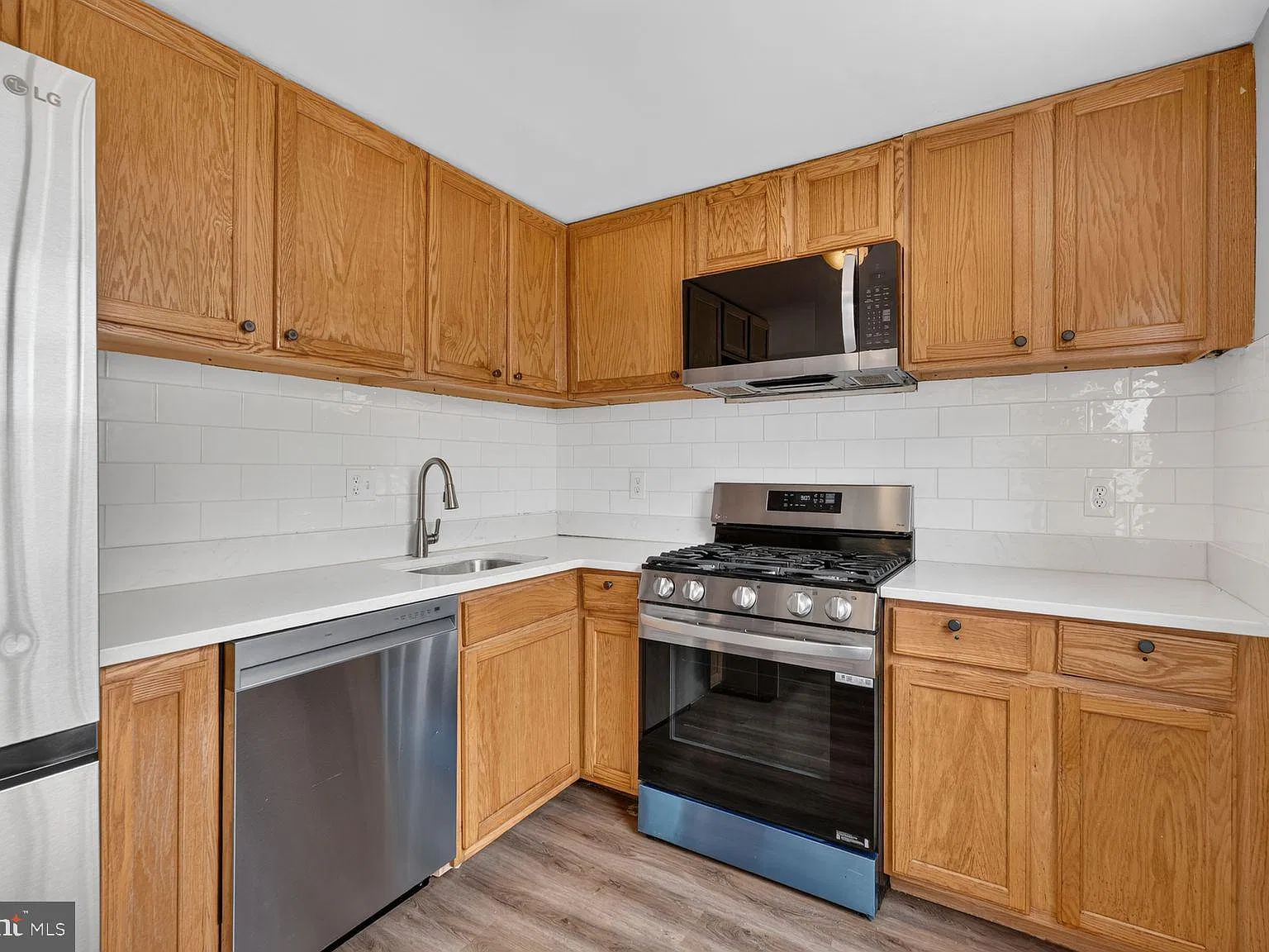 3 bed, 1.5 bath, 1322 sqft, $2,500 — Photo 4
