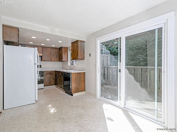 2nd image of 1721 NE 116th St #23