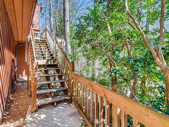 3rd image of 3731 Northpoint Dr