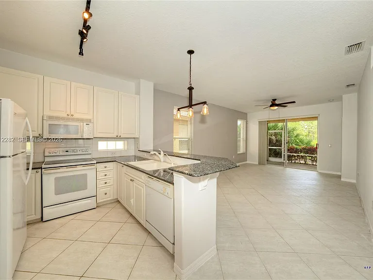 3781 NW Willow Creek Dr — Photo 6