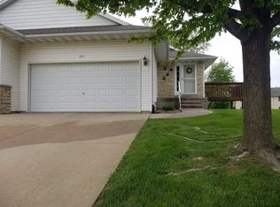 3771 Stoneview Cir SW, Cedar Rapids, IA 52404