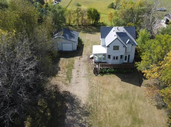 8532 37th St SE, Jamestown, ND 58401