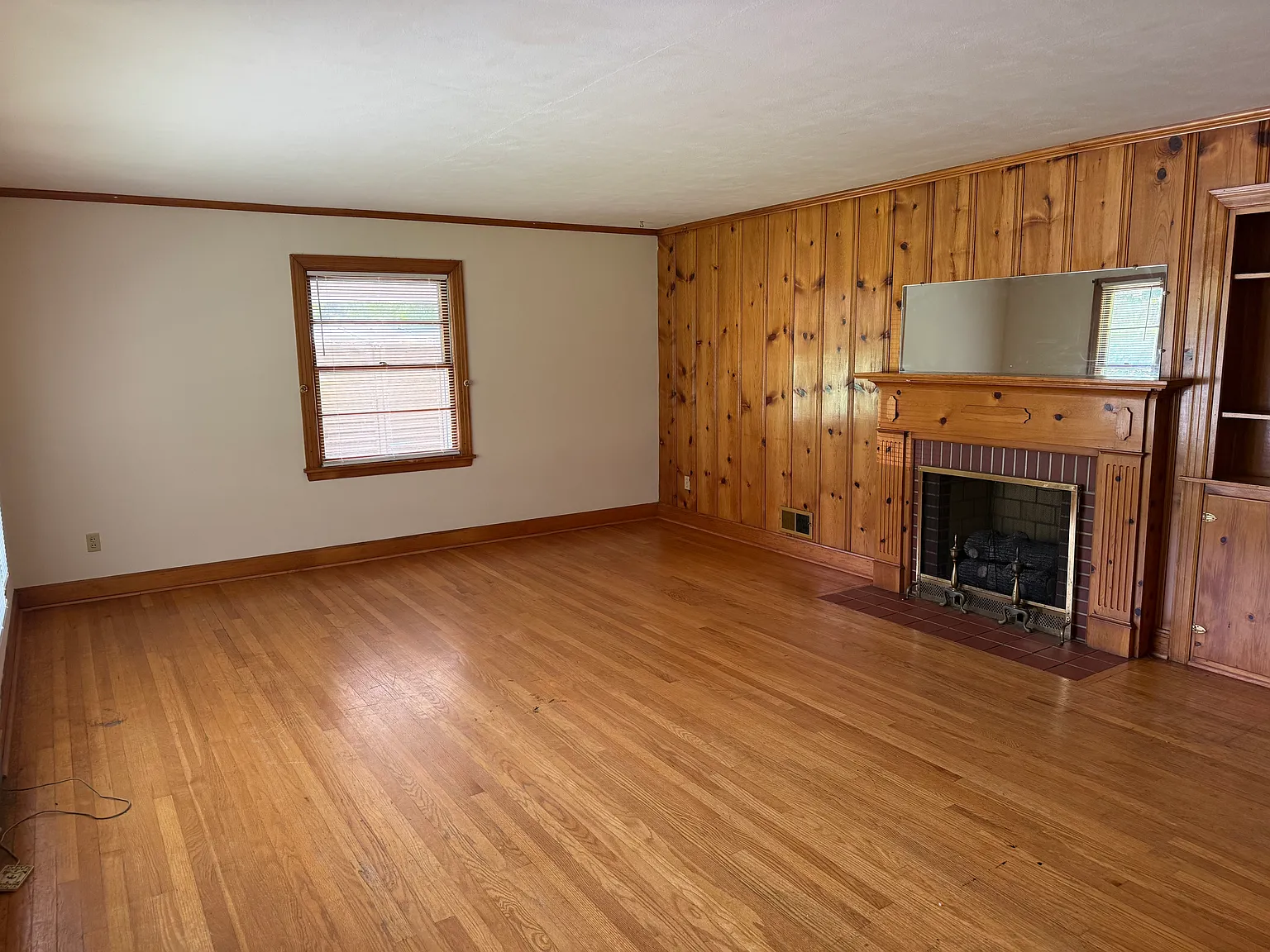 729 McElroy Way — Photo 3