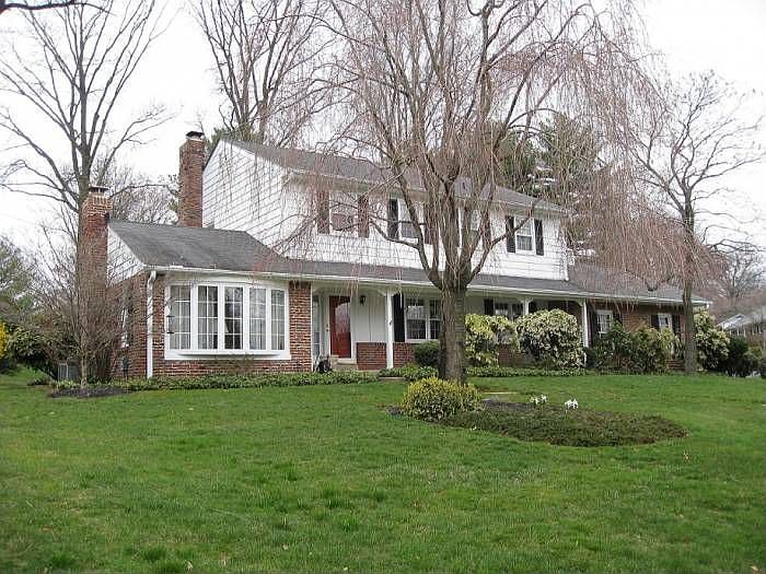 1st image of 105 Oldbury Dr