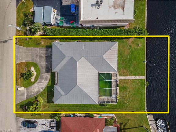 2nd image of 814 Victoria DR