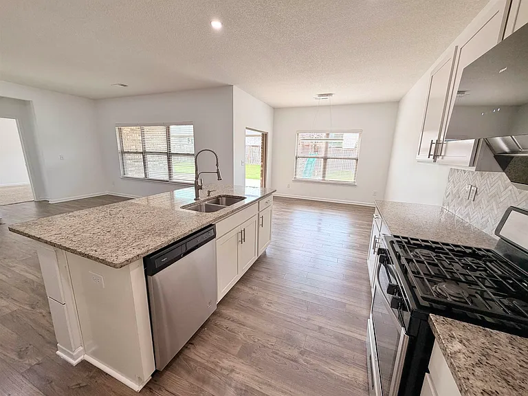 280 Lilly Dr — Photo 6