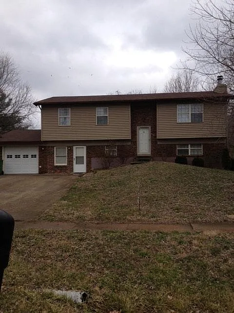 4 bed, 2200 sqft, $1,750 — Photo 1