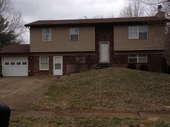 1433 Crestview Dr, Radcliff, KY 40160
