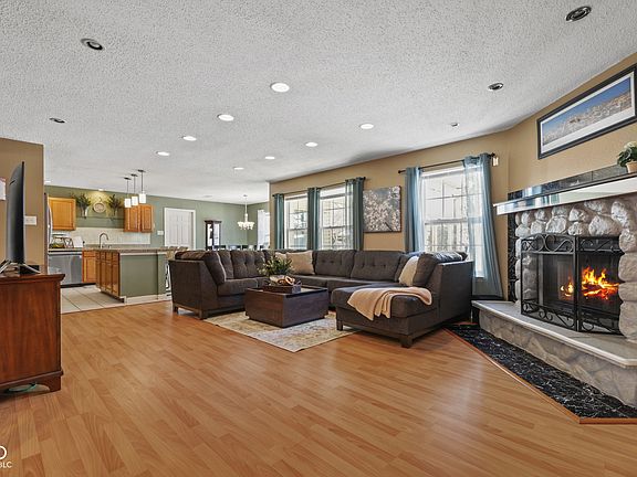 4th image of 14886 Redcliff Dr