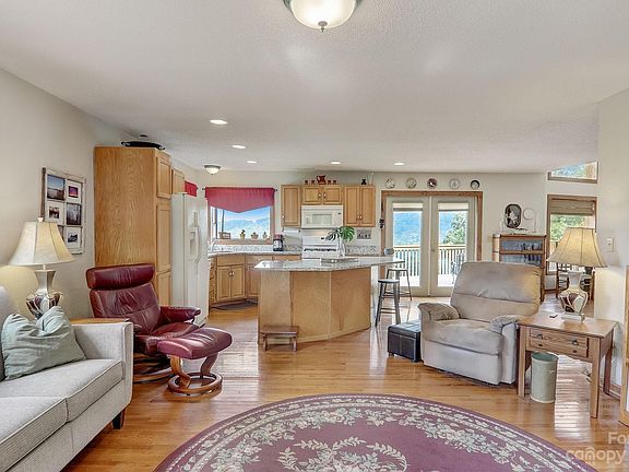 5th image of 677 Canyon Fox Dr