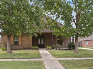 6137 Woodbend Dr, Zachary, LA 70791