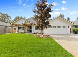 335 Yew Wood Dr, Shady Cove, OR 97539