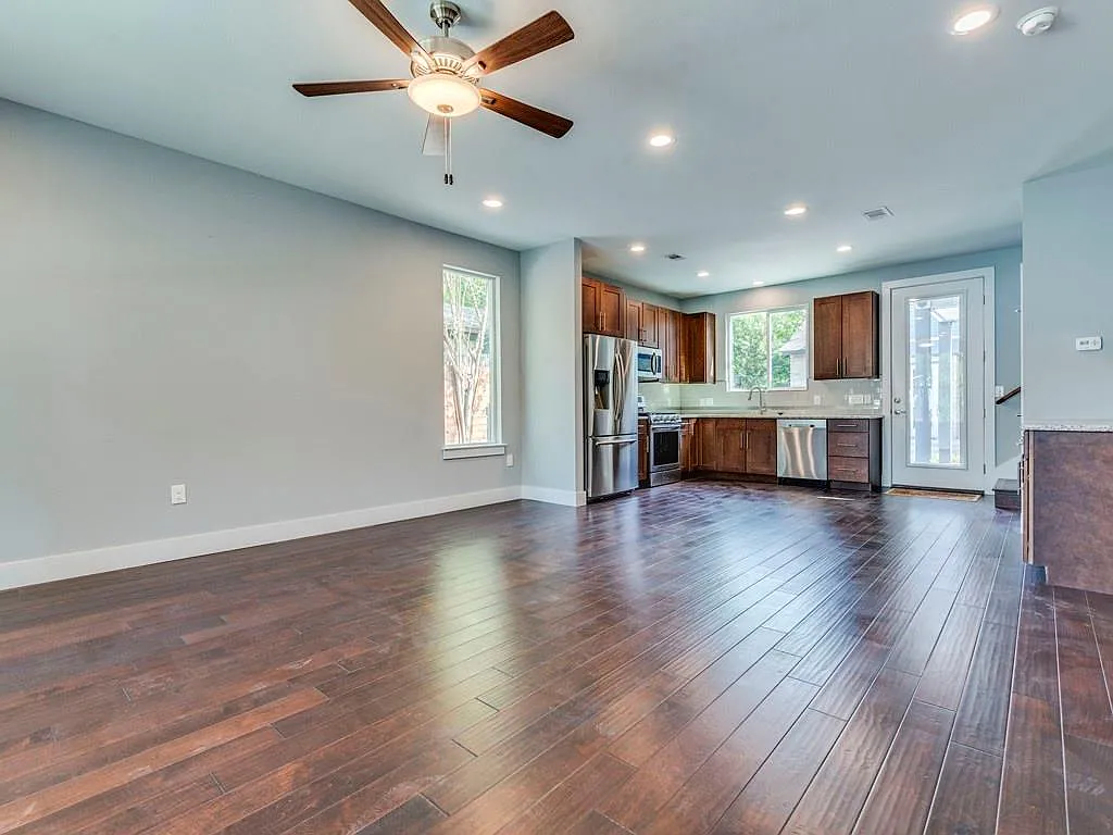 3 bed, 2.5 bath, 1580 sqft, $3,300 — Photo 2