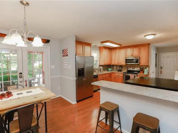 4 Dunn Cir, Hampton, VA 23666