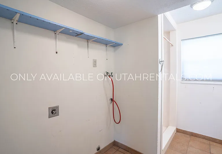 1120 S 850 E — Photo 14